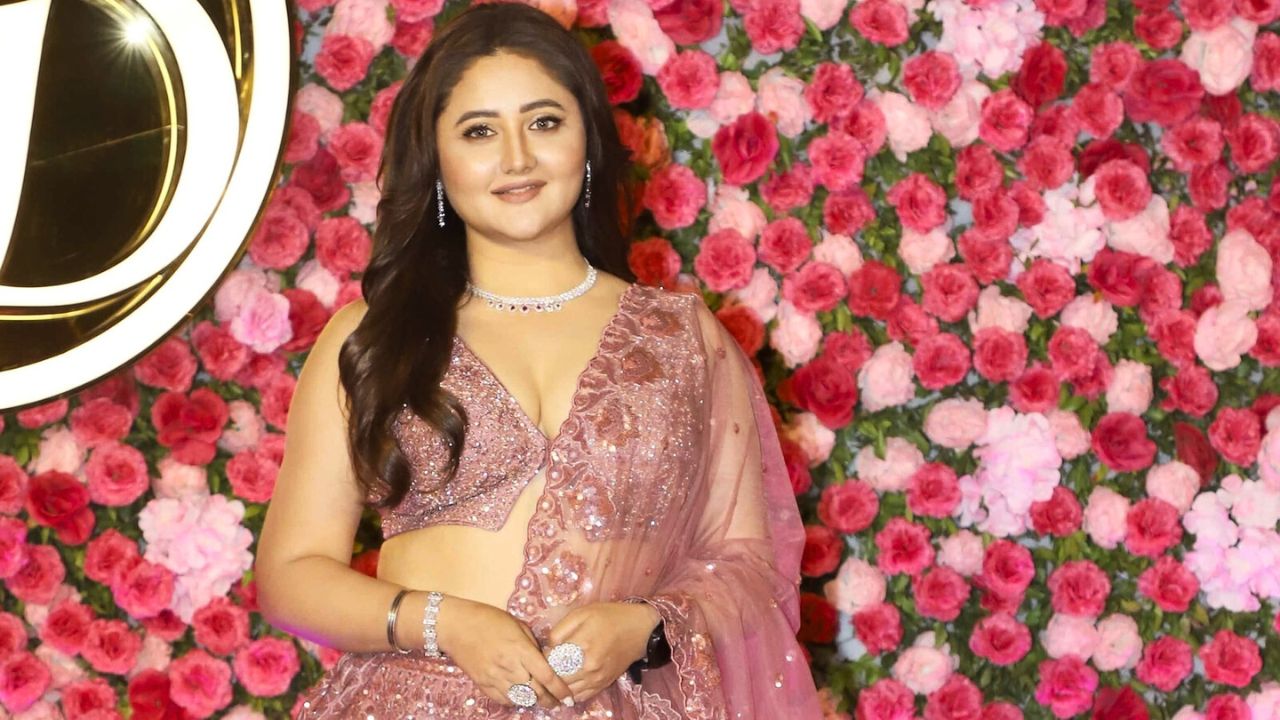 Rashmi Desai Net Worth 2025| कभी रहने को घर तक नहीं था और आज करोड़ों की मालकिन है ये एक्ट्रेस